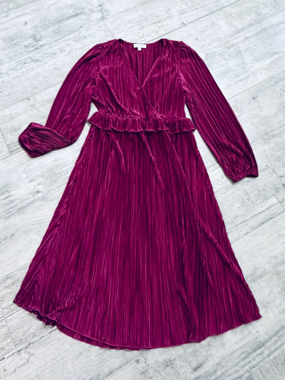 Gilli Party Cocktail Wedding Guest Fushia Pleated Long Sleeve VNeck Midi Dress